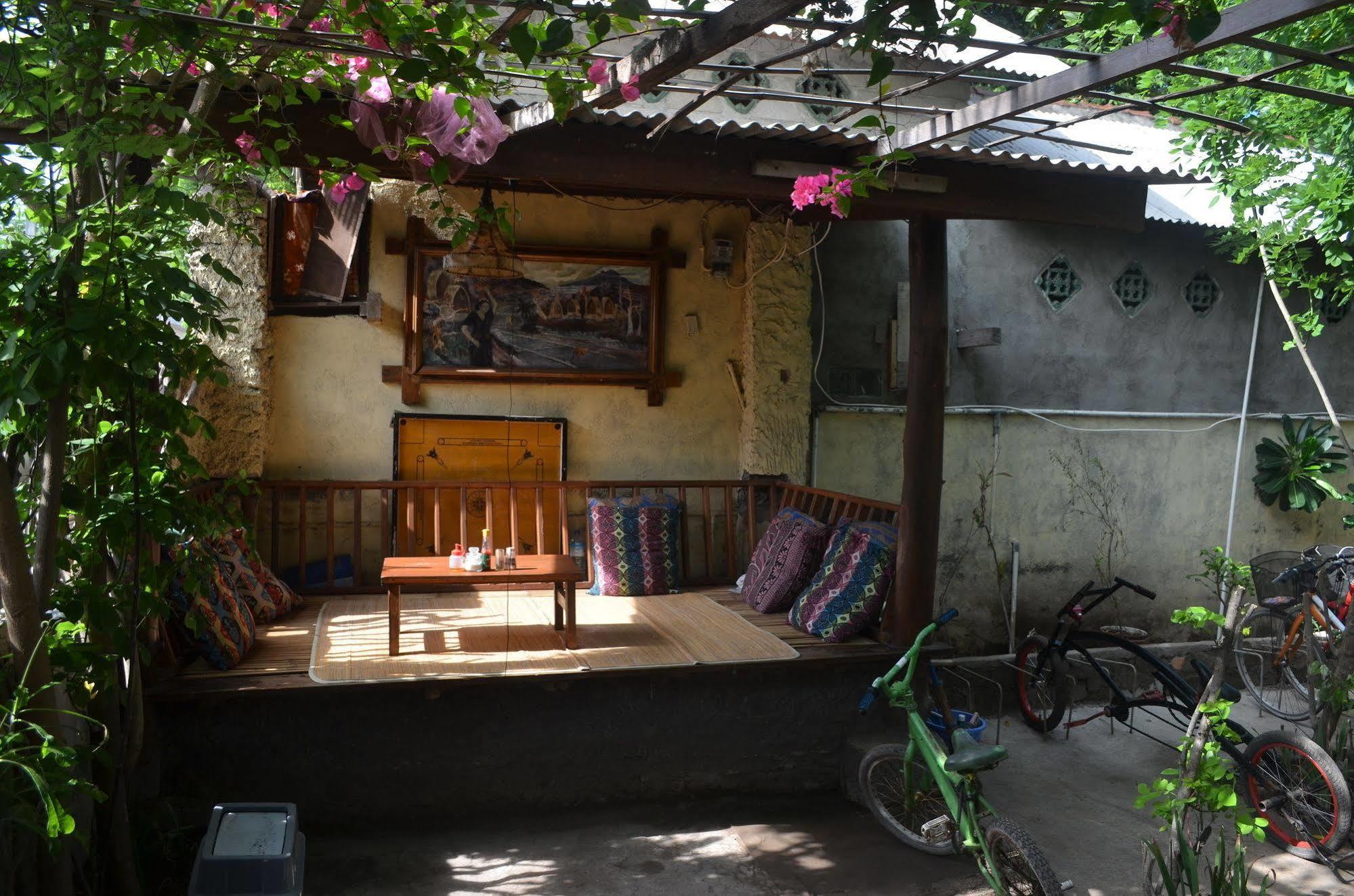 Dua Nina Homestay Gili Trawangan Exterior photo